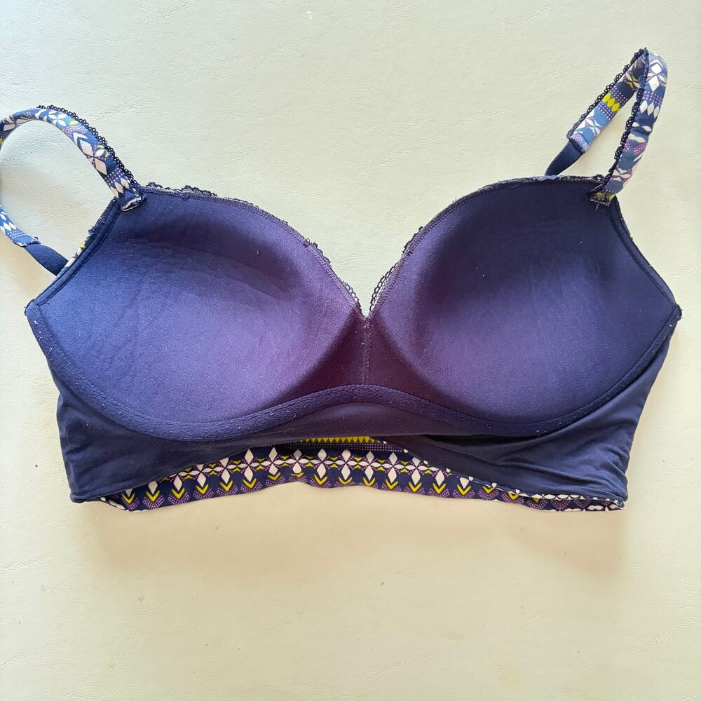 Victoria's Secret wireless lightly lined plunge bra bralette Size 36C - Picture 4 of 6